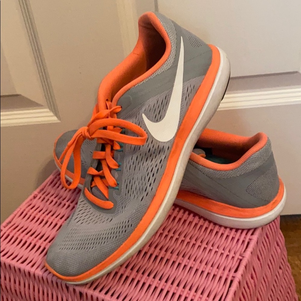 Nike tennis shoes
